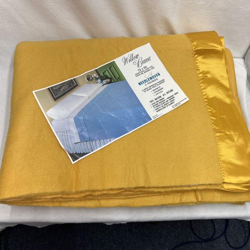 New Vintage Willow Beacon Blanket Satin Trim Yellow Gold Twin 72x90 Made In USA